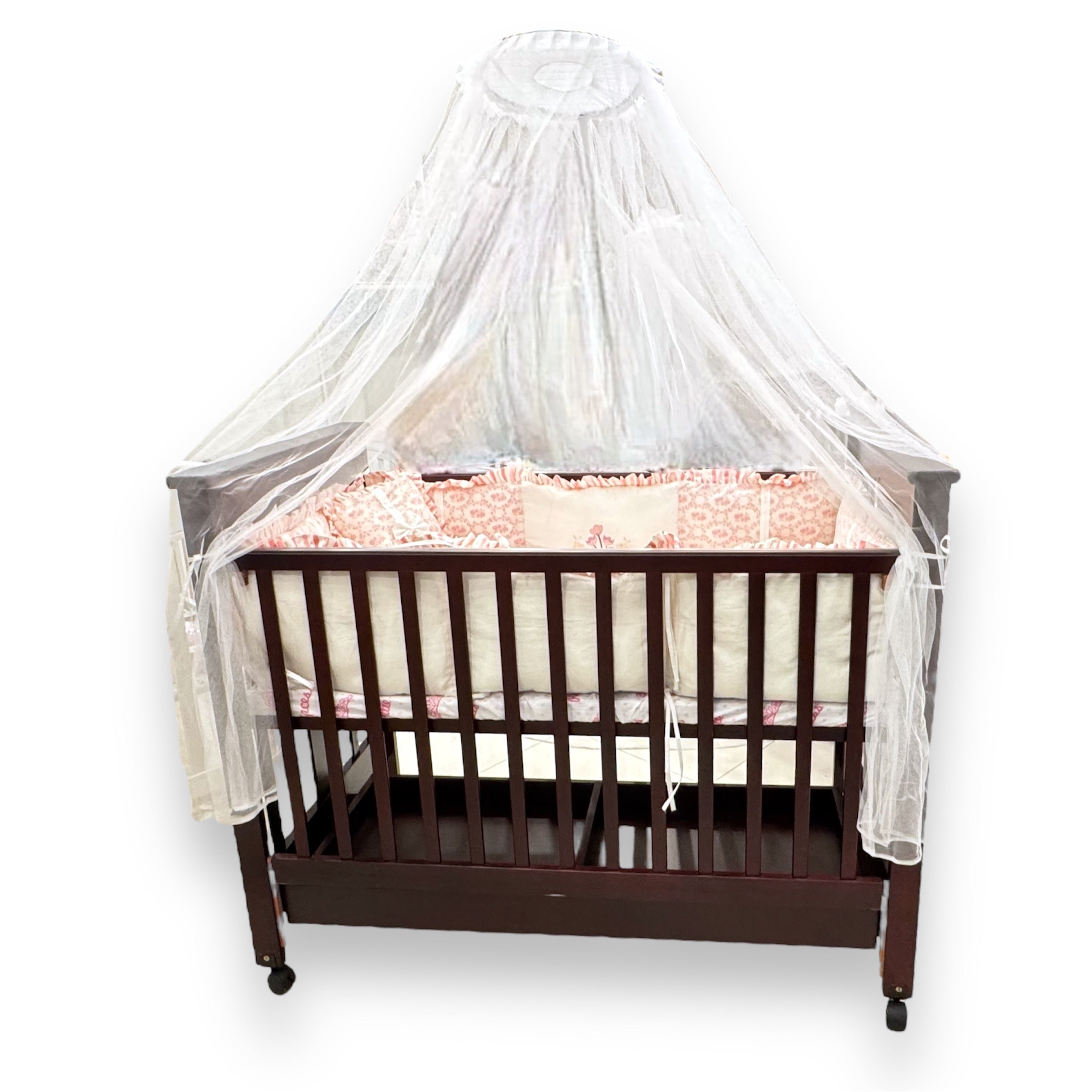 WOODEN COT W MOSQUITO NET