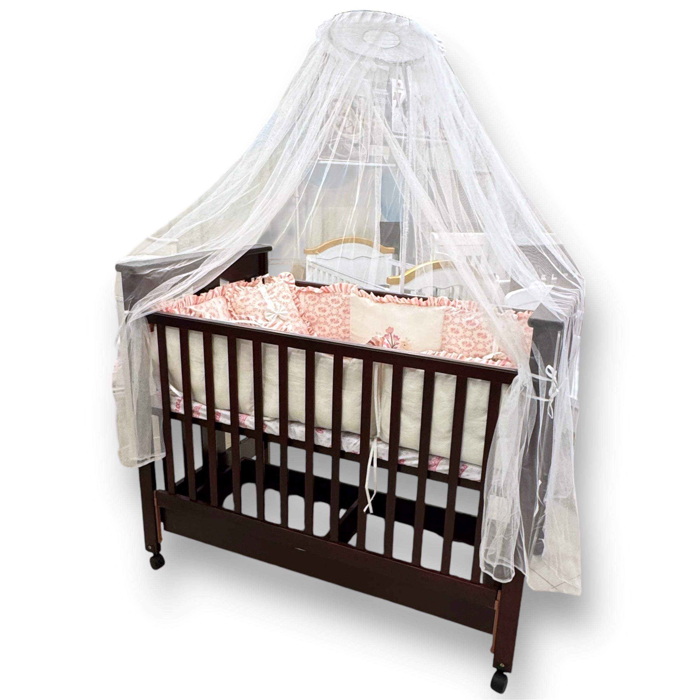 WOODEN COT W MOSQUITO NET