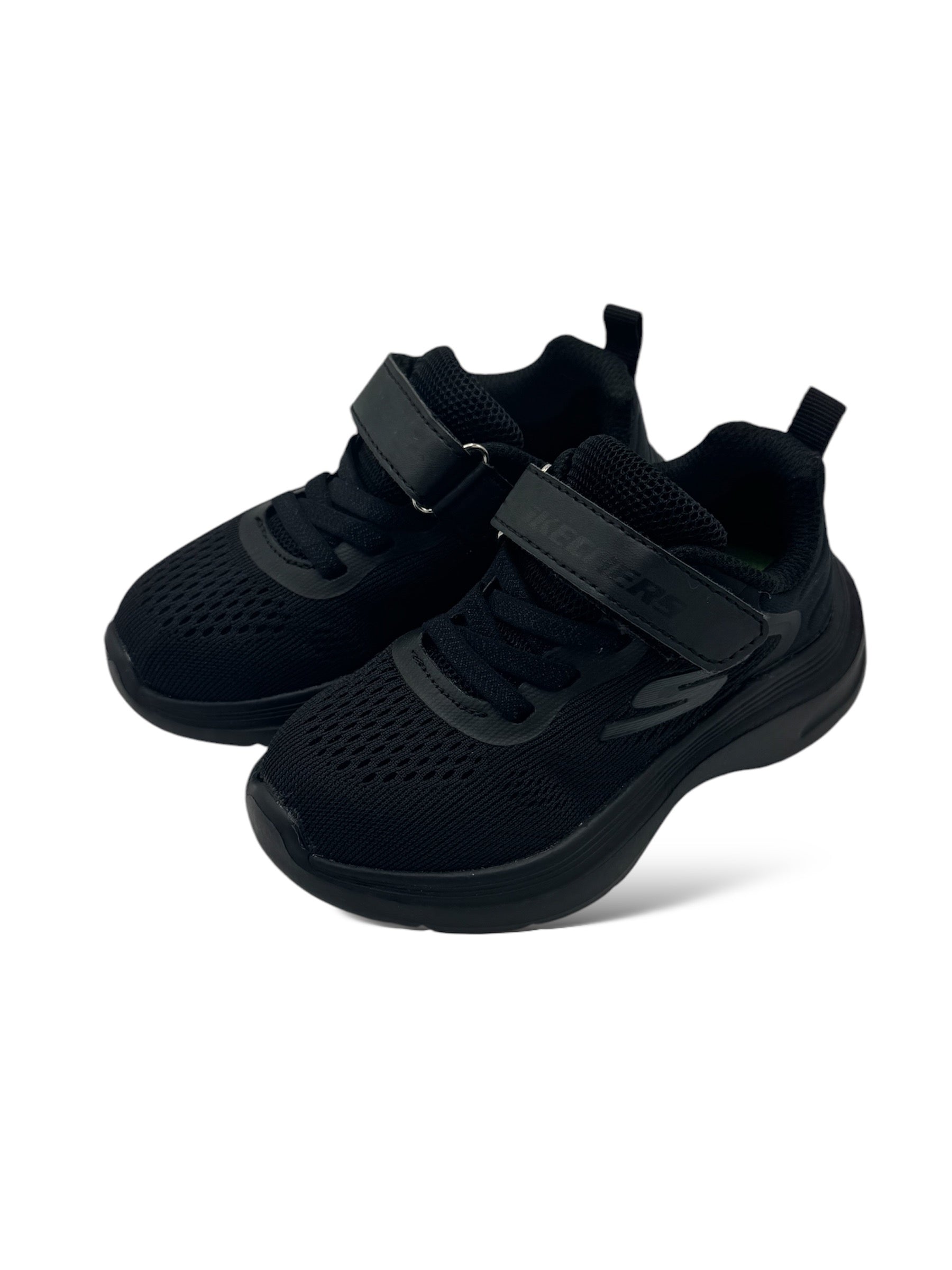 KIDS BLACK COMFY RUNNERS