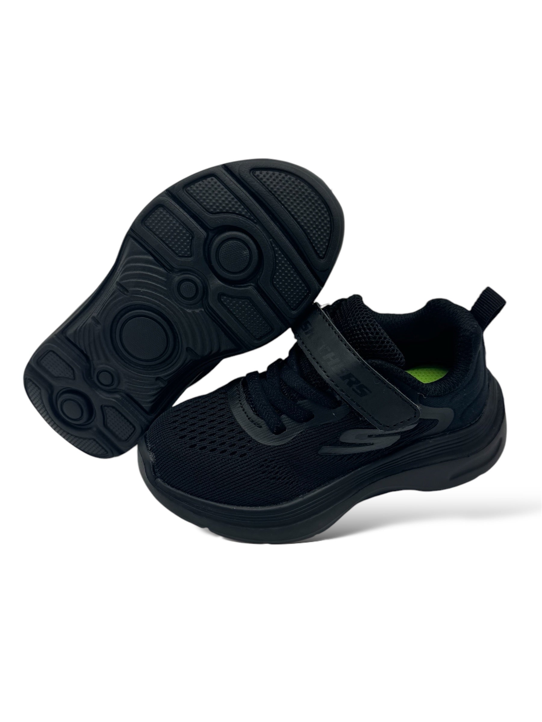 KIDS BLACK COMFY RUNNERS